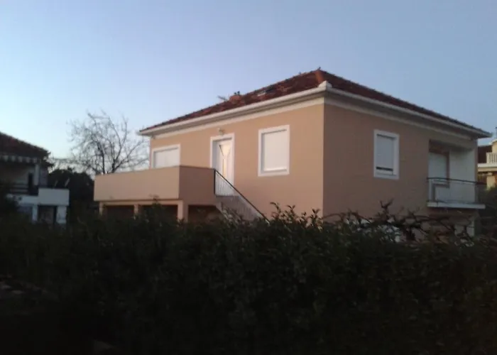 Lorena شقة زادار