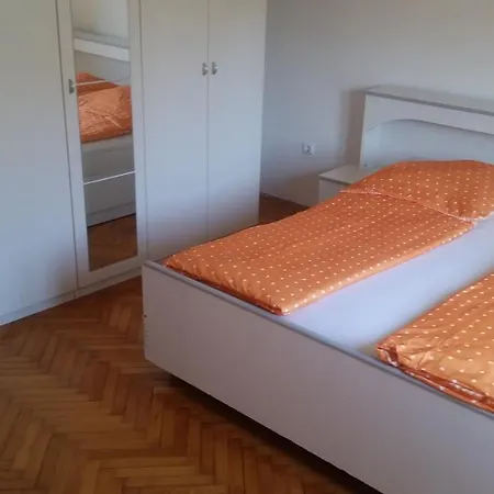 Apartman Lorena *